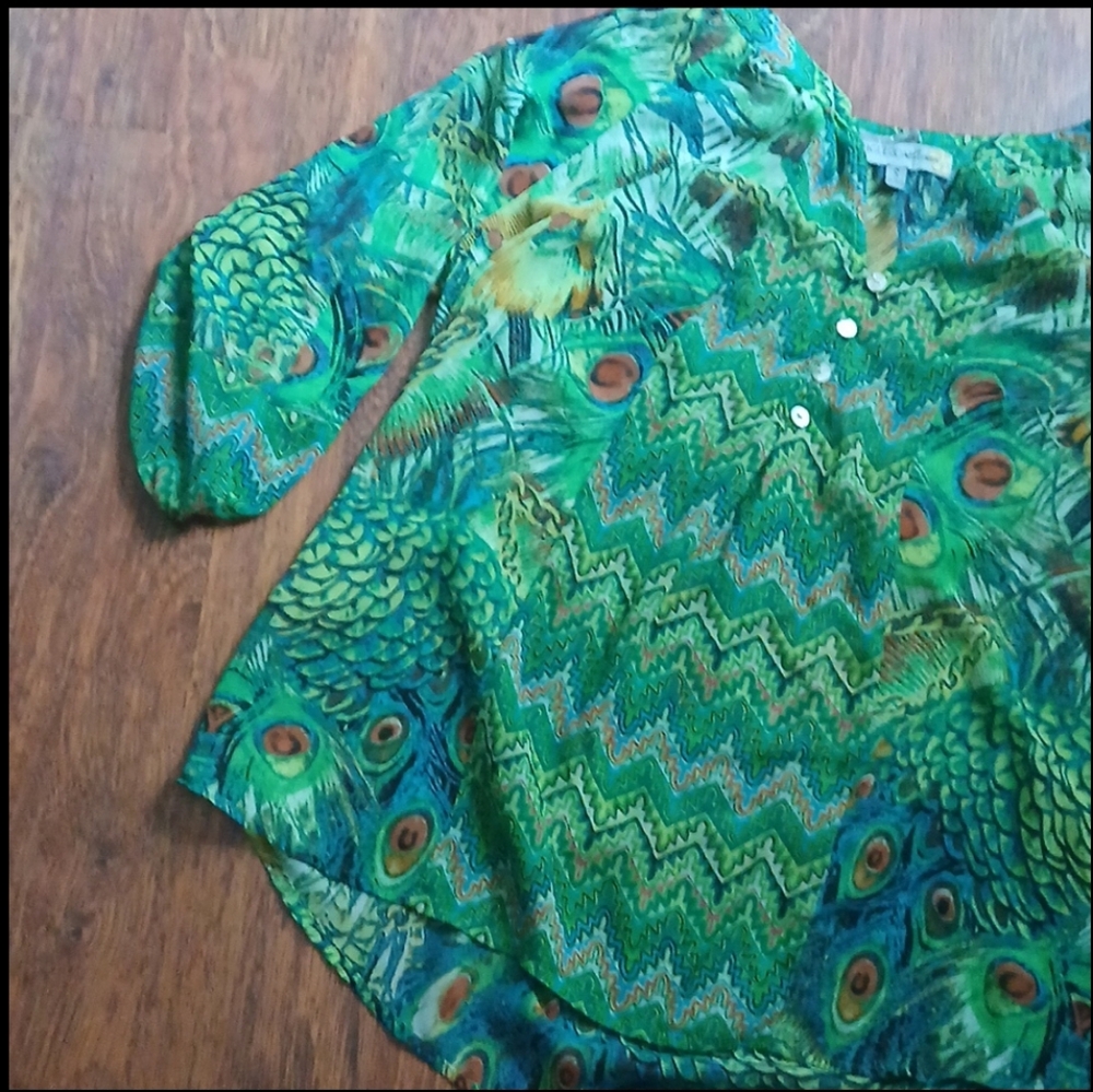 Vibrant Green Patterned Blouse‎ - Picture 2 of 11